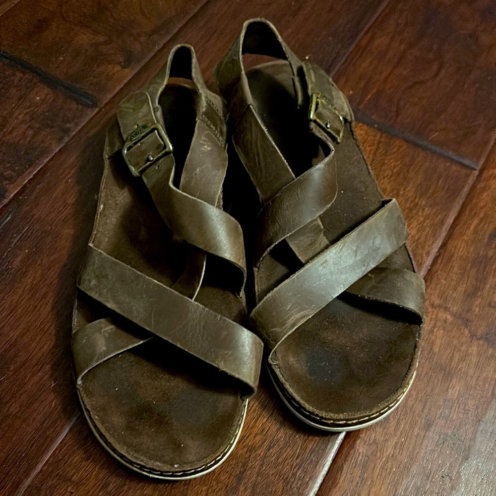 Great sandals! Only worn a few times.